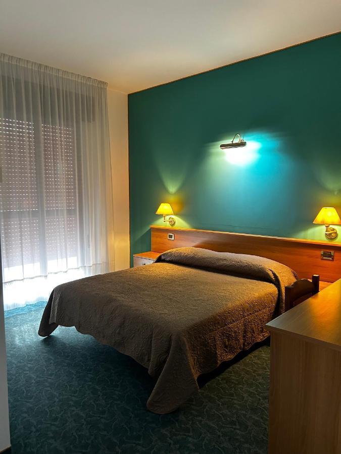 Hotel Rey'S モンテグロット・テルメ エクステリア 写真