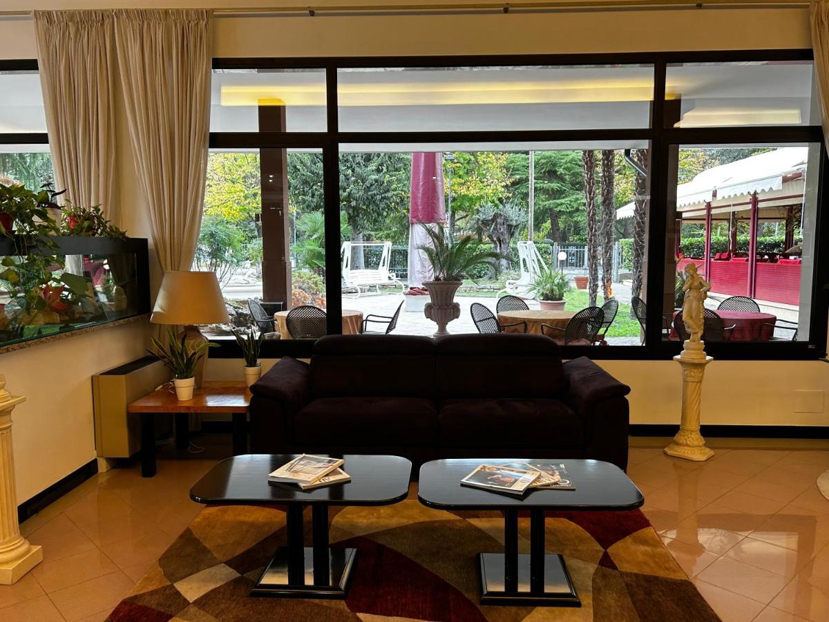 Hotel Rey'S モンテグロット・テルメ エクステリア 写真