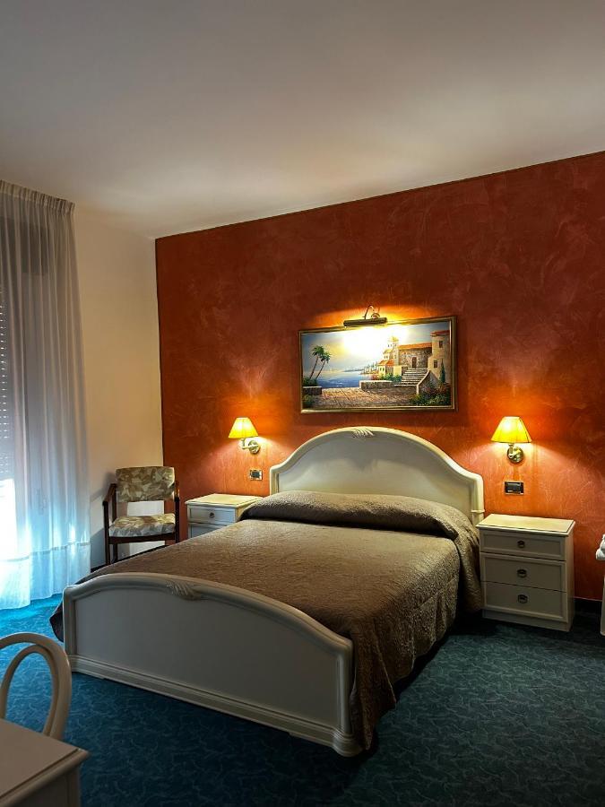 Hotel Rey'S モンテグロット・テルメ エクステリア 写真